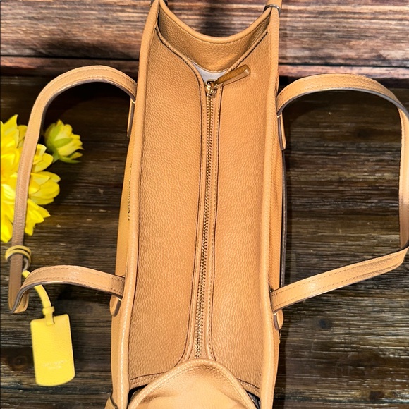 Kate Spade Market Pebbled Leather Medium Tote in Brown! In Excellent Condition! - Picture 8 of 10